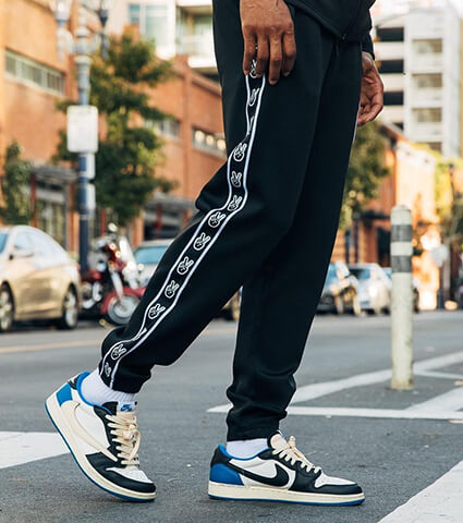 Deuce Taper Track Pants　黒